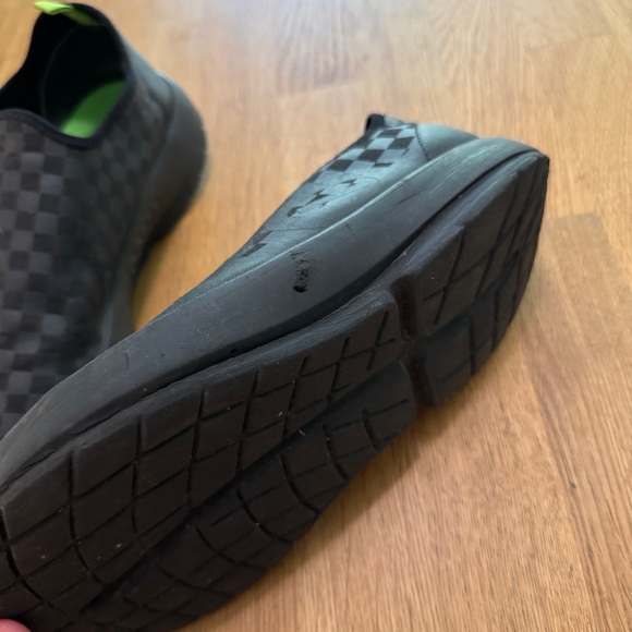 OOFOS OOmg Men's 10 eeZee Black Check Slip On Sneakers - Picture 9 of 9